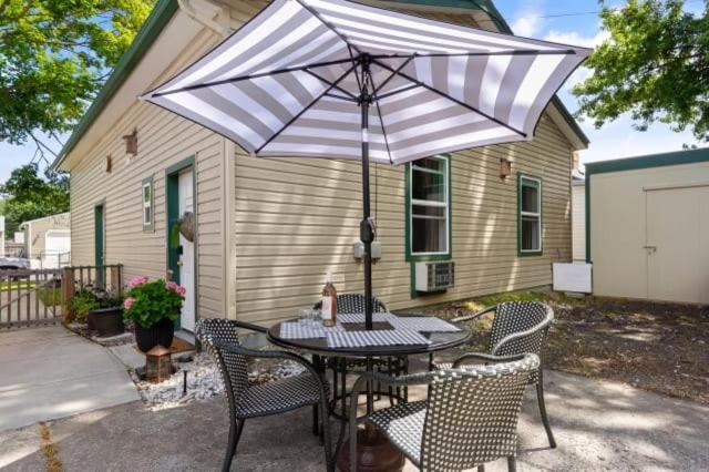 Le Petit Guesthouse -King Bed Walk To Whitworth Nine Mile Falls Exterior foto